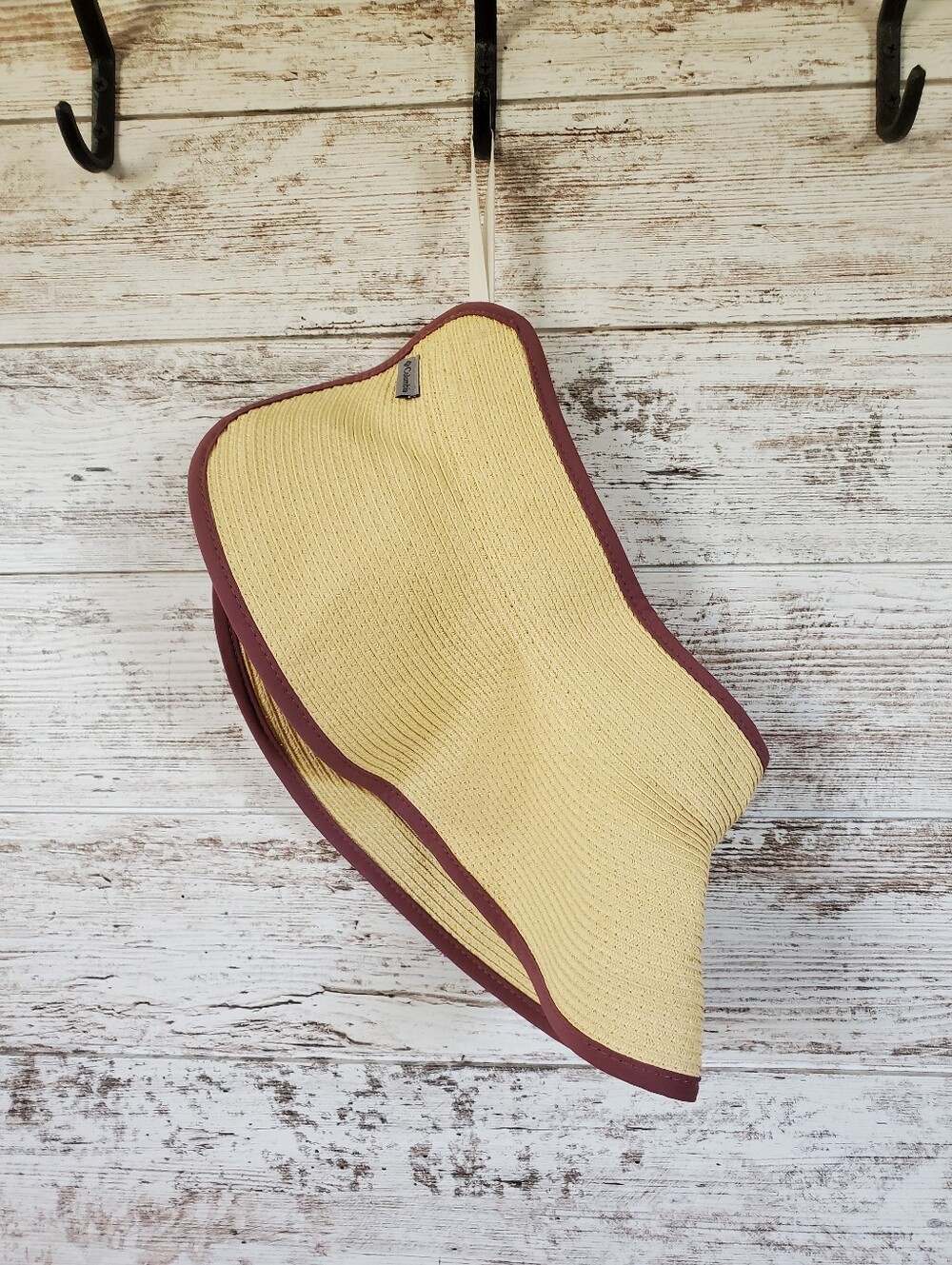 Columbia Sun Visor Hat Global Adventure Packable Roll Up Straw Tan Maroon